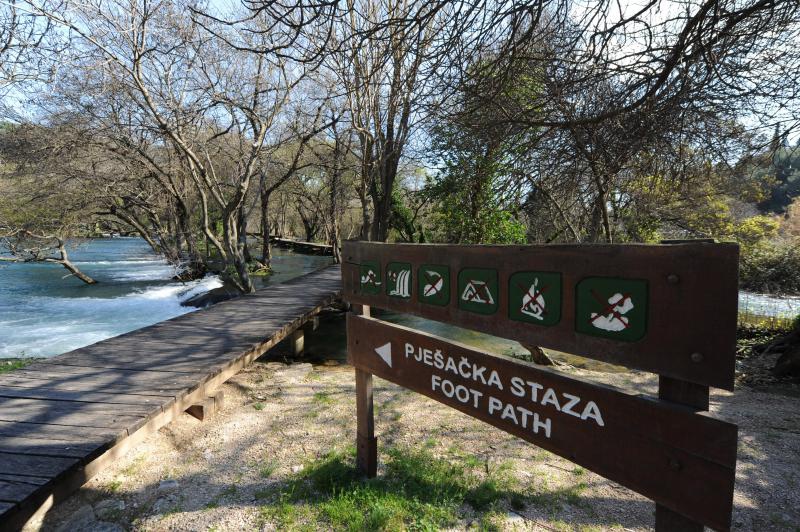 Obilaskom Nacionalnog parka Krka posjetitelji su obilježili 13. ožujka – Međunarodni dan rijeka. Photo: Hrvoje Jelavić/PIXSELL Obilaskom Nacionalnog parka Krka posjetitelji su obilježili 13. ožujka – Međunarodni dan rijeka. Photo: Hrvoje Jelavić/PIXSELL