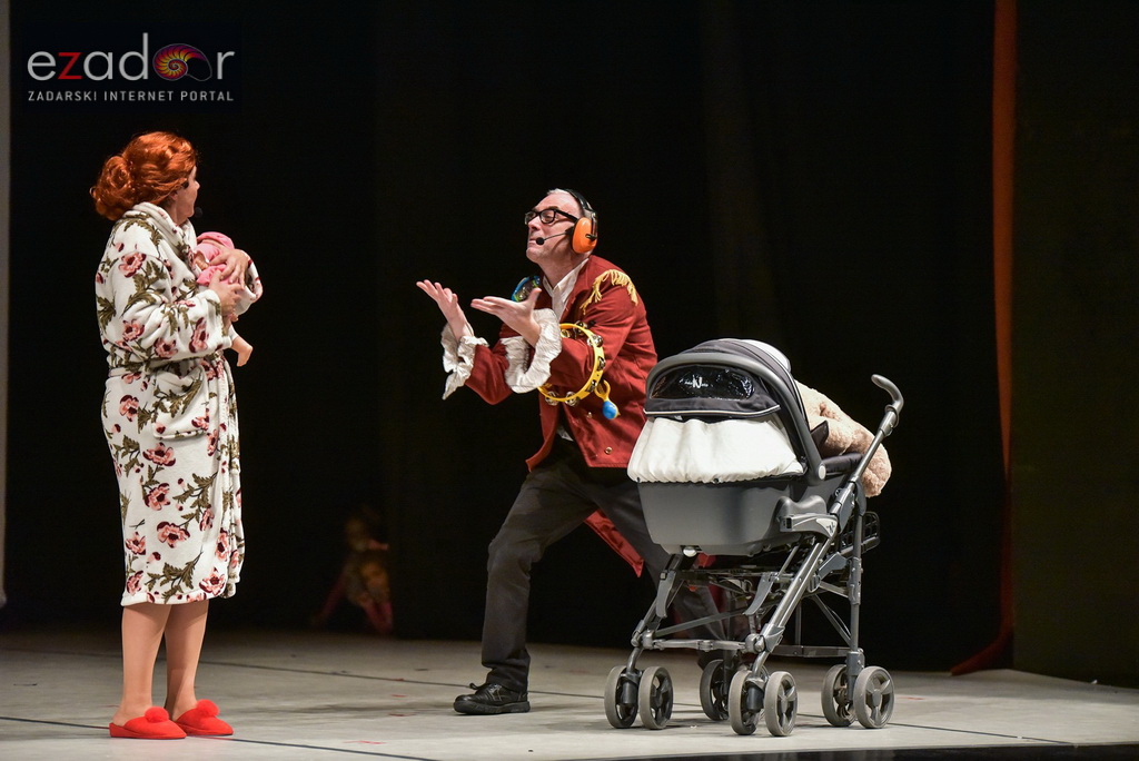 Predstava “Odgojoj” Plesne udruge Gesta u HNK Zadar