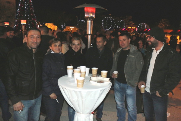 Paljenjem prve adventske svijeće i prigodnim zabavnim programom započela manifestacija Advent na otoku Viru