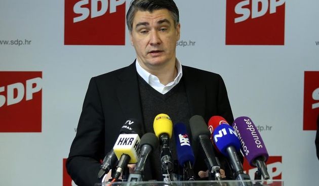 Zagreb – U sjedistu SDP-a bivsi premijer Zoran Milanovic i bivsi ministar unutarnjih poslova Ranko Ostojic, te bivsi ministar financija Boris Lalovac odrzali su konferenciju za medije povodom niza afera u koje je umijesan ministar branitelja Mijo Crnoja.