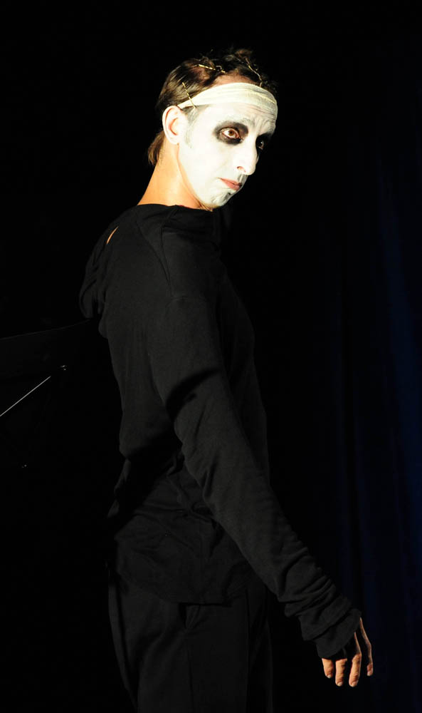 17. Zadarsko kazališno ljeto: Multimedijalni performans “Diva”, Edvin Liverić, foto: N. Marčev 17. Zadarsko kazališno ljeto: Multimedijalni performans “Diva”, Edvin Liverić, foto: N. Marčev