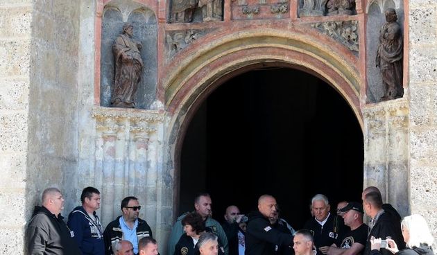 Branitelji prosvjednici su u 9 sati odrzali konferenciju za novinare nakon noci provedene u crkvi sv. Marka. Sedam mjeseci prosvjeduju u Savskoj, trazeci ostavku ministra branitelja Matica, a jucer su stigli na Trg sv. Marka kako bi u prosvjedu podrzali r