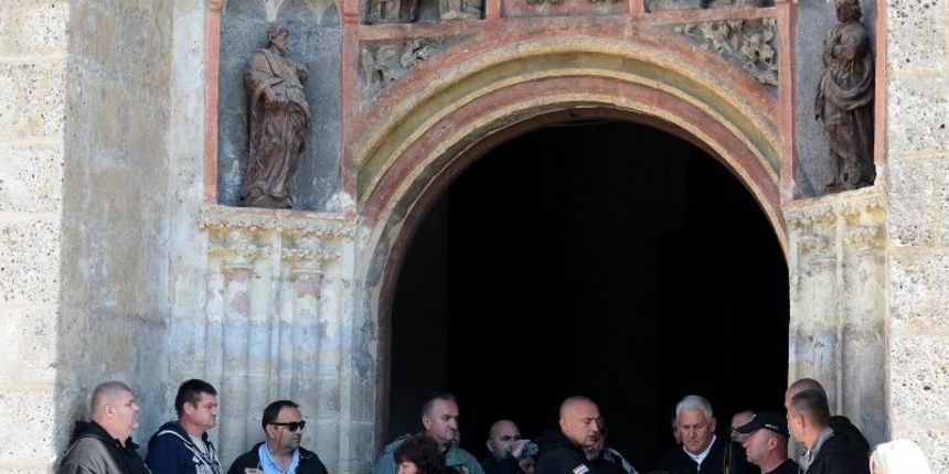 Branitelji prosvjednici su u 9 sati odrzali konferenciju za novinare nakon noci provedene u crkvi sv. Marka. Sedam mjeseci prosvjeduju u Savskoj, trazeci ostavku ministra branitelja Matica, a jucer su stigli na Trg sv. Marka kako bi u prosvjedu podrzali r