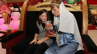 Sv. Luce razveselila mališane u Supernova centru, Foto: Iva Perinčić Sv. Luce razveselila mališane u Supernova centru, Foto: Iva Perinčić