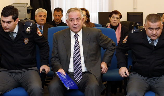 Zagreb, 101212.
Zupanijski sud na Zrinjevcu.
Nastavak sudjenja bivsem hrvatskom premjeru Ivi Sanaderu i drugima u slucaju Fimi-Media. Ivo Sanader na sudjenje je dosao iz zatvora Remetinec tako da mora sjediti izmedju pravosudnih policajaca. 
Na fotografij