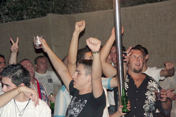 Biograd na Moru 17. srpnja 2009: Nastup Mladena Grdovica u diskoteci Marina Biograd na Moru 17. srpnja 2009: Nastup Mladena Grdovica u diskoteci Marina