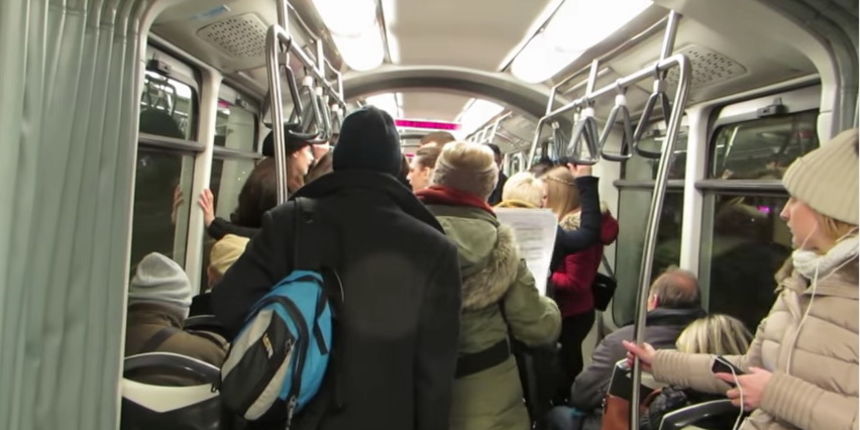 Članovi zbora zapjevali u tramvaju