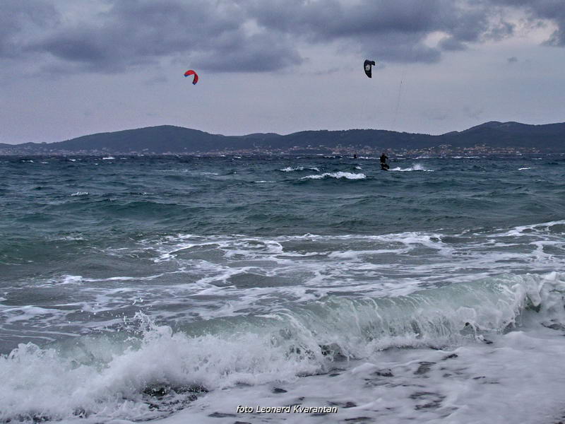 Kiteri i surferi uživali u jakom jugu