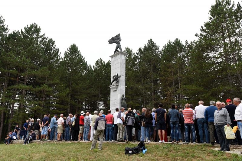 Srb: Polaganjem vijenaca obilježena obljetnica Dana ustanka naroda Like, Photo: Dino Stanin/PIXSELL