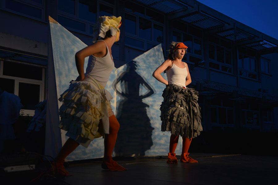 Ružno pače u izvedbi Dragon Teatra Ružno pače u izvedbi Dragon Teatra