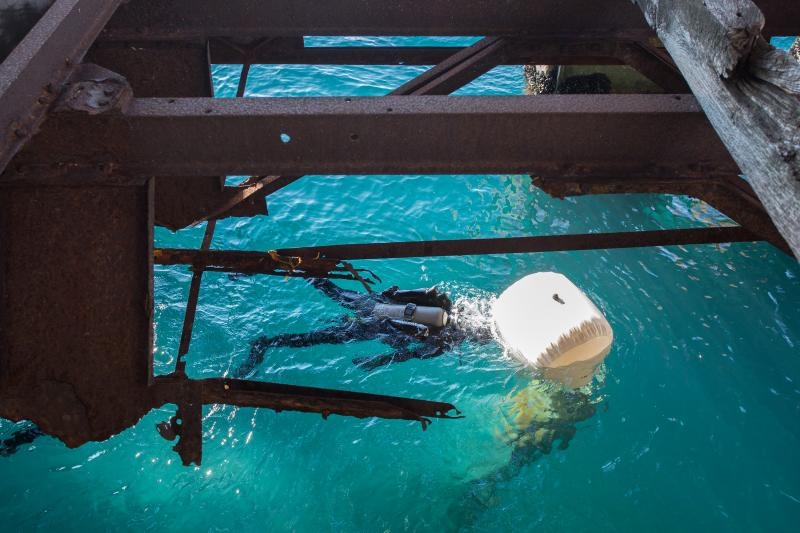 Specijalna policija Ajkule u podrucju ispred lansirne stanice tvornice Torpedo izvukla je s morskog dna jos jedan primjerak torpeda. I ovaj ce primjerak preuzeti Muzej grada Rijeke i uvrstiti ga u svoju Zbirku. Photo: Nel Pavletic/PIXSELL Specijalna policija Ajkule u podrucju ispred lansirne stanice tvornice Torpedo izvukla je s morskog dna jos jedan primjerak torpeda. I ovaj ce primjerak preuzeti Muzej grada Rijeke i uvrstiti ga u svoju Zbirku. Photo: Nel Pavletic/PIXSELL