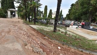 Djelatnici Nasada saniraju štetu na Gradskom groblju Zadar Djelatnici Nasada saniraju štetu na Gradskom groblju Zadar