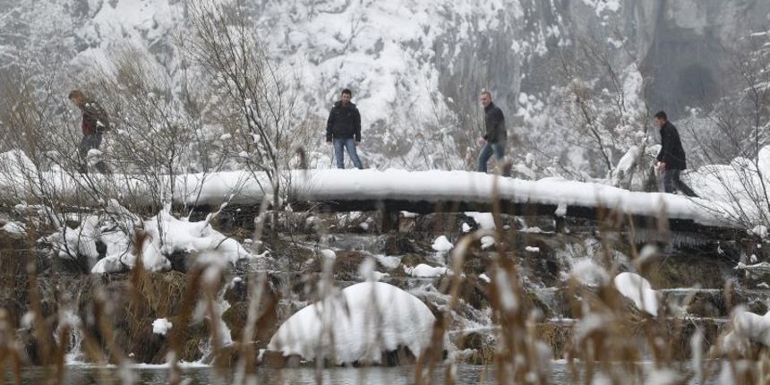 Ljepota zimskog ruha Nacionalnog parka Plitvice ostavlja bez daha. Photo: Marijan Susenj/PIXSELL Ljepota zimskog ruha Nacionalnog parka Plitvice ostavlja bez daha. Photo: Marijan Susenj/PIXSELL