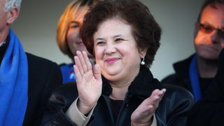 Zadar, 261111.
Parlamentarni izbori 2011.
Predsjednica HDZ-a Jadranka Kosor danas se u Skabrnji kod spomen-obiljezja poklonila vojnim i civilnim zrtvama Domovinskog rata, a potom je na Trgu dr. Franje Tudjmana odrzala predizborni govor i druzila se sa gra Zadar, 261111.
Parlamentarni izbori 2011.
Predsjednica HDZ-a Jadranka Kosor danas se u Skabrnji kod spomen-obiljezja poklonila vojnim i civilnim zrtvama Domovinskog rata, a potom je na Trgu dr. Franje Tudjmana odrzala predizborni govor i druzila se sa gra