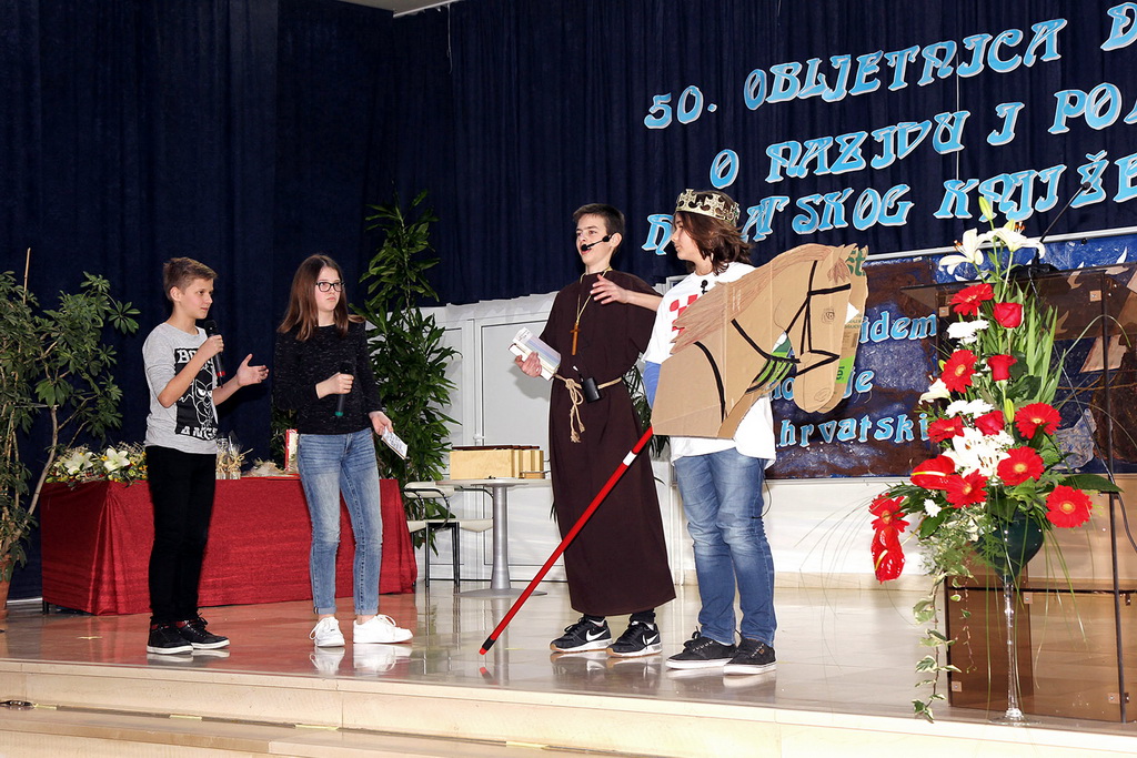 OŠ Smiljevac: Obilježena 50. godina Deklaracije o nazivu i položaju hrvatskoga jezika OŠ Smiljevac: Obilježena 50. godina Deklaracije o nazivu i položaju hrvatskoga jezika