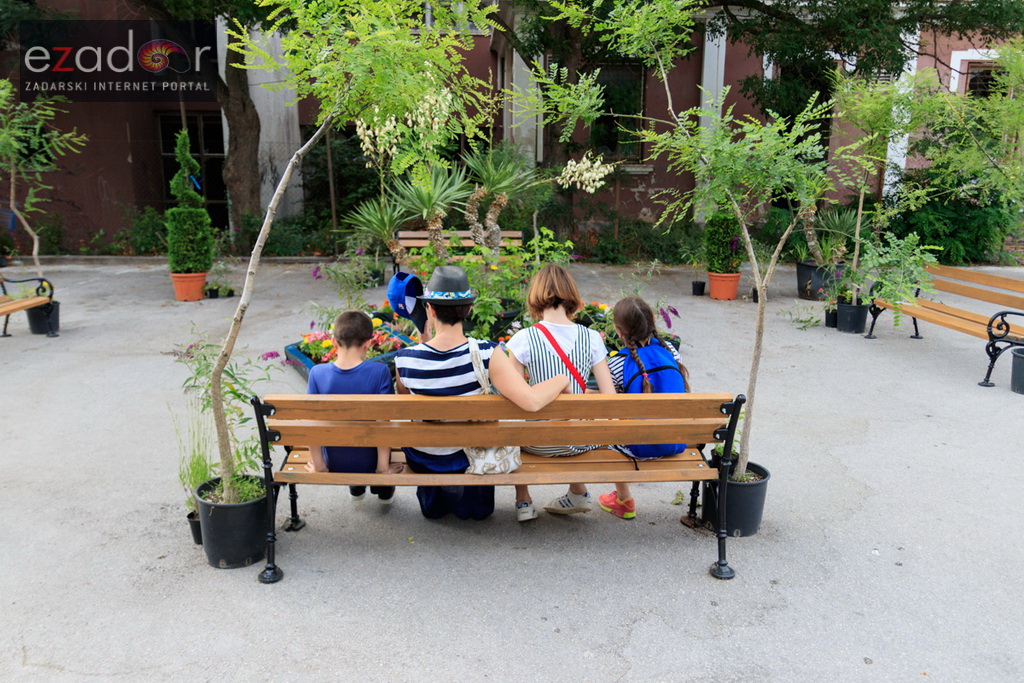 Simboličnim rušenjem zida započeo je urbani festival KvartArt na Voštarnici