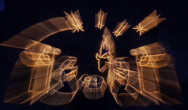 Gracisce, 060112.
U Graciscu na Sveta Tri Kralja cetvrti puta po redu odrzane su zive jaslice. U organizaciji Zivih jaslica sudjeluje oko 120 sudionika. Kroz ulice Gracisca povorka se kretala uz popratne radionice (stolar, bacvar, kovac, pastiri, cuvari g