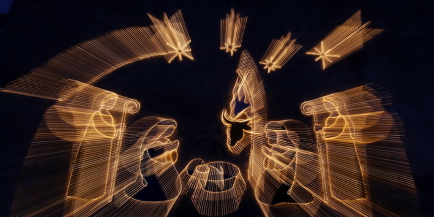 Gracisce, 060112.
U Graciscu na Sveta Tri Kralja cetvrti puta po redu odrzane su zive jaslice. U organizaciji Zivih jaslica sudjeluje oko 120 sudionika. Kroz ulice Gracisca povorka se kretala uz popratne radionice (stolar, bacvar, kovac, pastiri, cuvari g Gracisce, 060112.
U Graciscu na Sveta Tri Kralja cetvrti puta po redu odrzane su zive jaslice. U organizaciji Zivih jaslica sudjeluje oko 120 sudionika. Kroz ulice Gracisca povorka se kretala uz popratne radionice (stolar, bacvar, kovac, pastiri, cuvari g