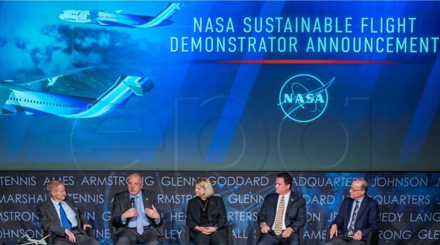 NASA i Boeing NASA i Boeing