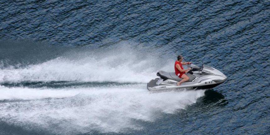 03.07.2013., Zadar – Pogled na kupace u moru i jet ski iz pticje prespektive. Photo: Filip Brala/PIXSELL 03.07.2013., Zadar – Pogled na kupace u moru i jet ski iz pticje prespektive. Photo: Filip Brala/PIXSELL