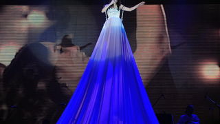 Skoplje, 061110.
Spektakularni koncert u prepunoj Areni odrzala je Severina. Publika je uzivala u njenoj ljepoti i pjesmama. Severinin gost na koncertu bio je Goran Bregovic.
Seve i Goran razmenjivli su poljubce na sceni tokom koncerta.
Na slici: Severi Skoplje, 061110.
Spektakularni koncert u prepunoj Areni odrzala je Severina. Publika je uzivala u njenoj ljepoti i pjesmama. Severinin gost na koncertu bio je Goran Bregovic.
Seve i Goran razmenjivli su poljubce na sceni tokom koncerta.
Na slici: Severi