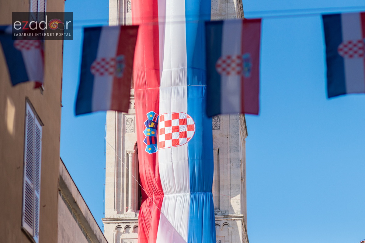 Đir po gradu, ponedjeljak 22. siječnja 2018. Zastave, Kampanel