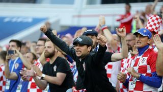 Veseli hrvatski navijači u kockicama ispunili Baltik Arenu u Kalinjingradu Veseli hrvatski navijači u kockicama ispunili Baltik Arenu u Kalinjingradu