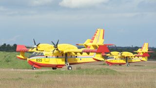 Posade dvaju Canadiara vratili se s uspješne misije u sjevernoj Italiji Posade dvaju Canadiara vratili se s uspješne misije u sjevernoj Italiji