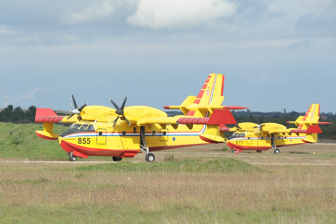 Posade dvaju Canadiara vratili se s uspješne misije u sjevernoj Italiji Posade dvaju Canadiara vratili se s uspješne misije u sjevernoj Italiji