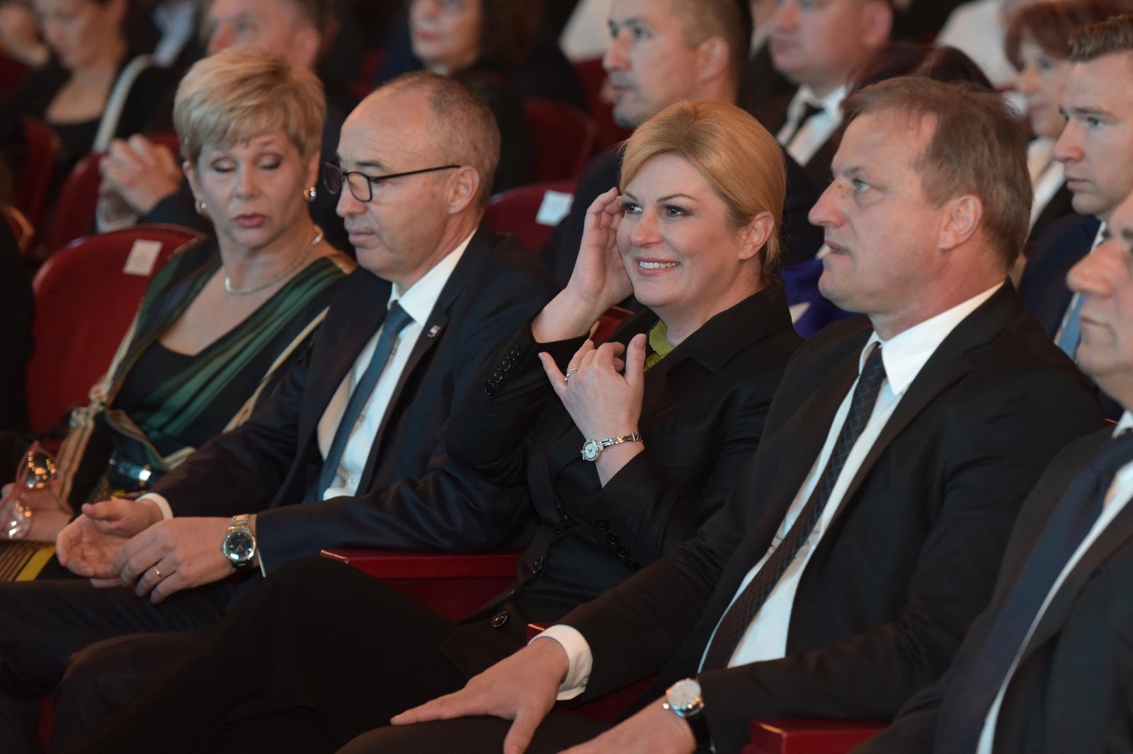 Predsjednica Grabar-Kitarović na svečanoj sjednici Gradskog vijeća Predsjednica Grabar-Kitarović na svečanoj sjednici Gradskog vijeća