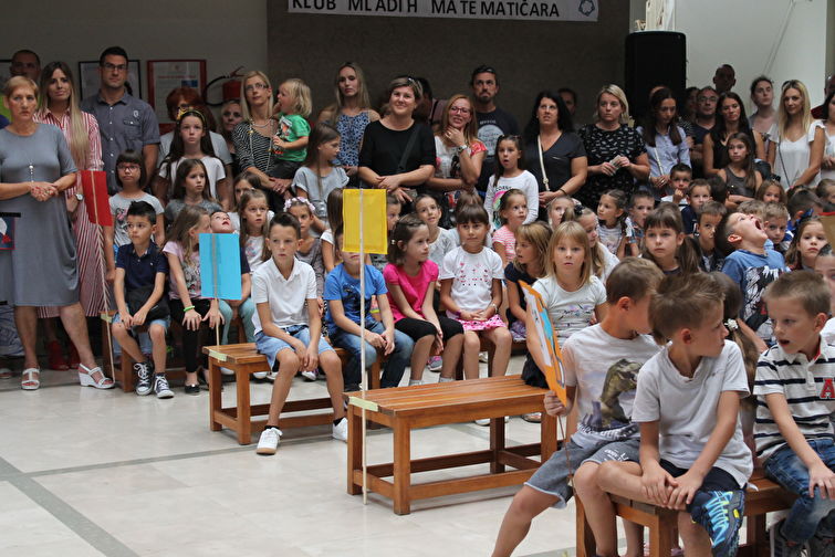 Gradonačelnik Dukić posjetio OŠ Bartul Kašić prvog dana škole Gradonačelnik Dukić posjetio OŠ Bartul Kašić prvog dana škole