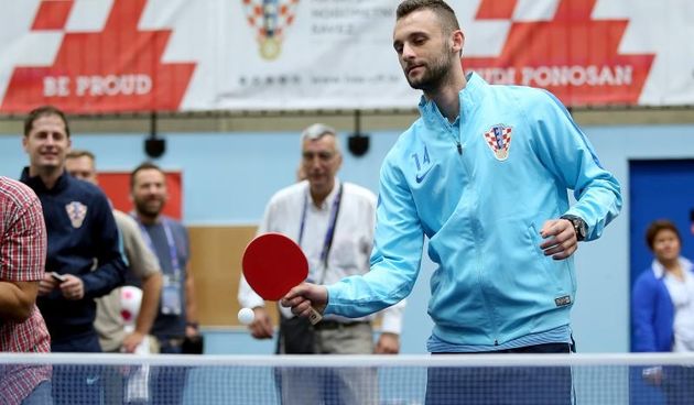 Deauville, Francuska – Konferencija za medije Hrvatske nogometne reprezentacije u Media centru u Deauvilleu. Marcelo Brozovic u media centru odigrao je partiju stolnog tenisa sa novinarom 24 sata Dubravkom Milicicem kojeg je i pobjedio, te tako pokazao da
