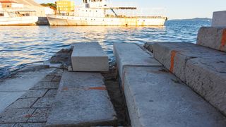 Dio zadarske rive urušio se nakon tijekom subotnjeg nevremena