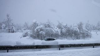 U Lici pada gusti snijeg, zimski uvjeti na cestama U Lici pada gusti snijeg, zimski uvjeti na cestama