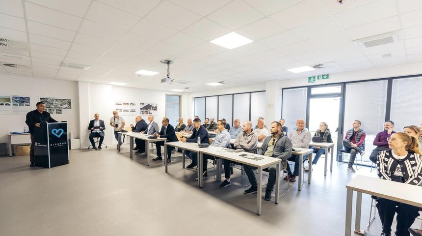 Održan impresivan stručni skup i praktikum na temu Maslinarstvo danas i sutra Održan impresivan stručni skup i praktikum na temu Maslinarstvo danas i sutra