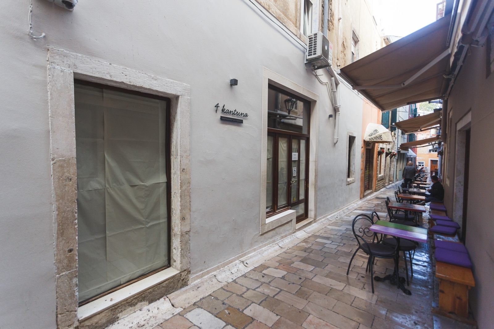 Zatvorene butige i poluprazan zadarski Poluotok Zatvorene butige i poluprazan zadarski Poluotok