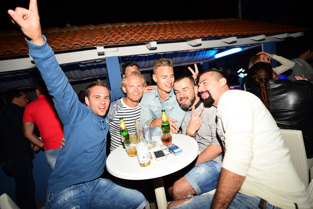 Nostromo & Vagabundo Vir: DJ Djuka i Led robot Nostromo & Vagabundo Vir: DJ Djuka i Led robot