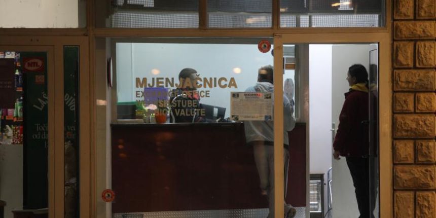 27.03.2014., Zadar – Naoruzani razbojnik s podrucja Obrovca opljackao je mjenjacnicu u Zrinsko Frankopanskoj ulici zadarskoj cetvrti Relja. Photo: Filip Brala/PIXSELL