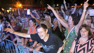 Virsko ljeto 2016: Tomislav Bralić i klapa Intrade oduševili 12 tisuća obožavatelja na virskoj rivi Virsko ljeto 2016: Tomislav Bralić i klapa Intrade oduševili 12 tisuća obožavatelja na virskoj rivi