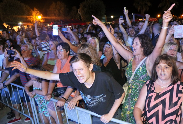 Virsko ljeto 2016: Tomislav Bralić i klapa Intrade oduševili 12 tisuća obožavatelja na virskoj rivi Virsko ljeto 2016: Tomislav Bralić i klapa Intrade oduševili 12 tisuća obožavatelja na virskoj rivi