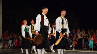 Nastup ansambla Lado ispred crkve sv. Marije ; foto Iva Perinčić Nastup ansambla Lado ispred crkve sv. Marije ; foto Iva Perinčić