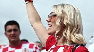 Euro 2016: Hrvatski navijači napravili fenomenalnu atmosferu u Parizu. Photo: Sanjin Strukić/PIXSELL Euro 2016: Hrvatski navijači napravili fenomenalnu atmosferu u Parizu. Photo: Sanjin Strukić/PIXSELL