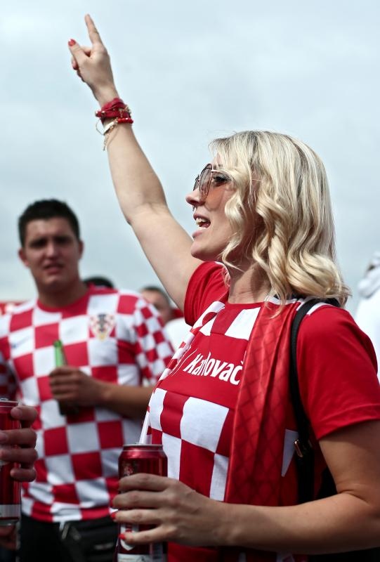 Euro 2016: Hrvatski navijači napravili fenomenalnu atmosferu u Parizu. Photo: Sanjin Strukić/PIXSELL Euro 2016: Hrvatski navijači napravili fenomenalnu atmosferu u Parizu. Photo: Sanjin Strukić/PIXSELL