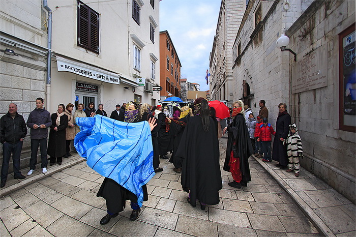 Karneval 2012: Pleme “Crna jama” iz rezervata Stanovi Karneval 2012: Pleme “Crna jama” iz rezervata Stanovi