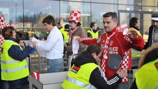 Graz, 230110.
EURO 2010 u rukometu. 
Trece kolo skupine A. Utakmica Hrvatska – Rusija.
Na fotografiji: Kontrola navijaca na ulazu u dvoranu.
Foto: Damir Krajac / CROPIX