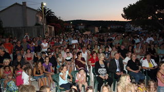 Vecer folklora: KUD Nevijana i ansambl Horenak u Nevidjenima Vecer folklora: KUD Nevijana i ansambl Horenak u Nevidjenima