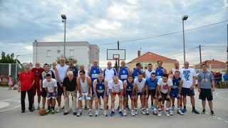 U povodu blagdana Kraljice Mira u Stanovima odigrana utakimica između veterana KK Zadar i Stanova, Foto: Iva Perinčić U povodu blagdana Kraljice Mira u Stanovima odigrana utakimica između veterana KK Zadar i Stanova, Foto: Iva Perinčić