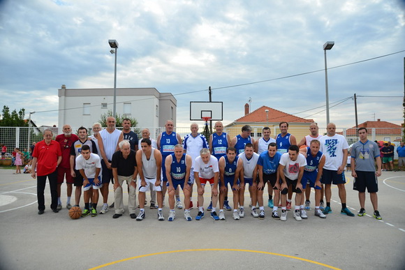 U povodu blagdana Kraljice Mira u Stanovima odigrana utakimica između veterana KK Zadar i Stanova, Foto: Iva Perinčić U povodu blagdana Kraljice Mira u Stanovima odigrana utakimica između veterana KK Zadar i Stanova, Foto: Iva Perinčić