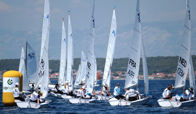 Zadar, 100711.
ISAF svjetsko juniorsko prvenstvo.
Zadar 2011, 07.-15. srpanj 2011.
Cetvrti je dan svjetskog prvenstva u jedrenju koje se odrzava u organizaciji  jedrlicarskog kluba Uskok. Jedrlicare je pratilo suncano vrijeme i slab vjetar.
Na slici: deta