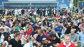 EURO 2016: Fan zona pored Eiffelovog tornja. Photo: Sanjin Strukić/PIXSELL EURO 2016: Fan zona pored Eiffelovog tornja. Photo: Sanjin Strukić/PIXSELL